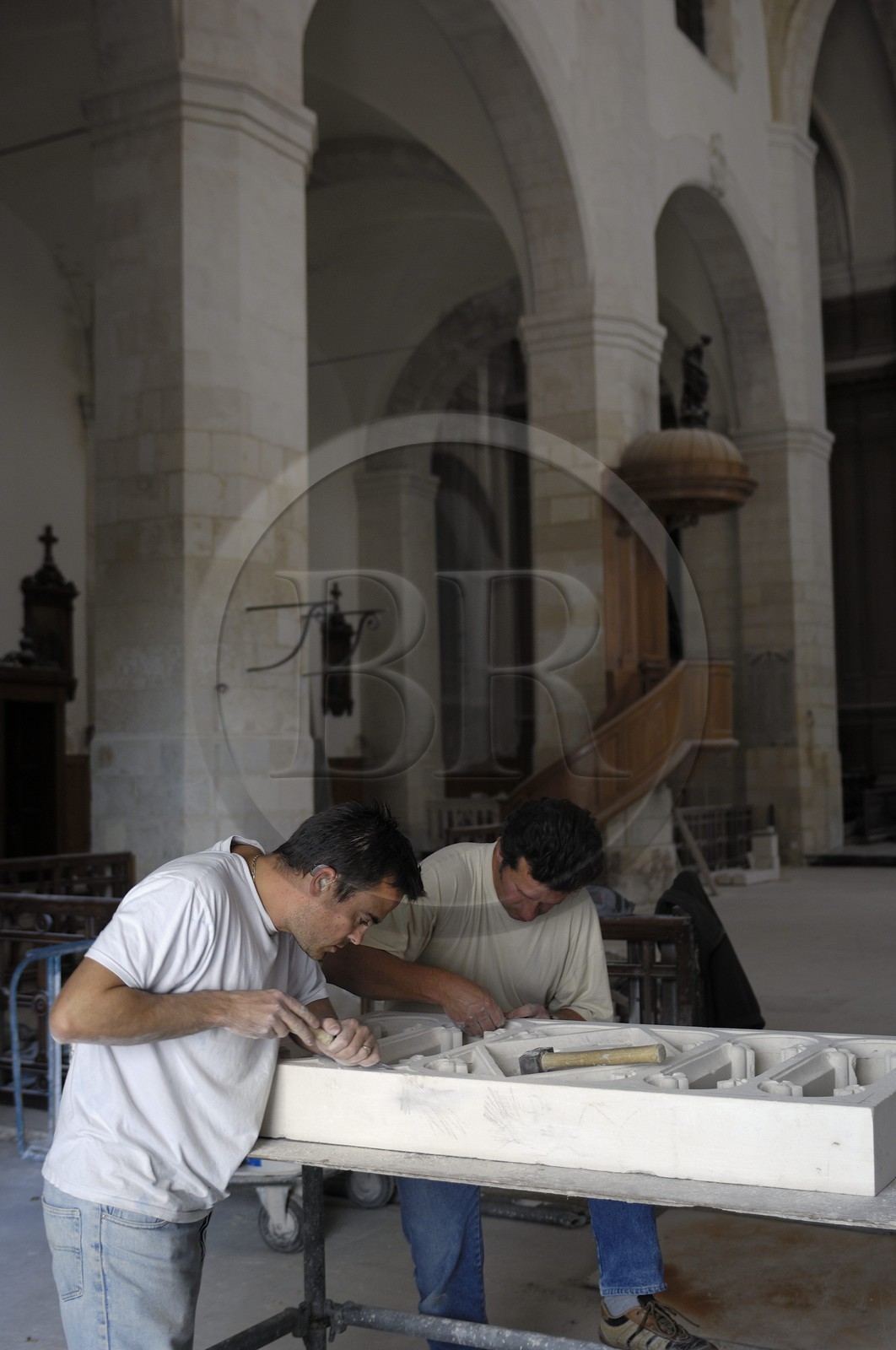 France, Charente-Maritime (17), La Rochelle, restauration de l'église Saint-Sauveur, Samuel Vignaud (Tshirt blanc)