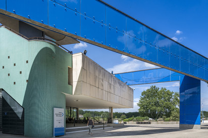 France, Bouches-du-Rhône (13), Arles, musée départemental Arles antique, construit en 1995 par l'architecte Henri Ciriani sur la presqu'île où se trouvait l'ancien cirque romain
